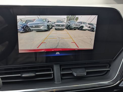 Used 2025 Chevrolet Trax RS image 11