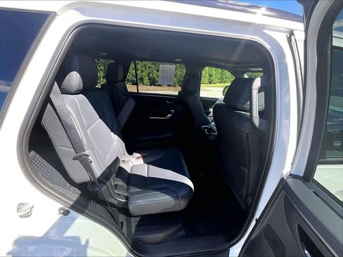 Used 2024 Toyota Sequoia Platinum AWD/4WD image 16