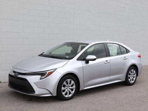 Used 2025 Toyota Corolla LE FWD image 6