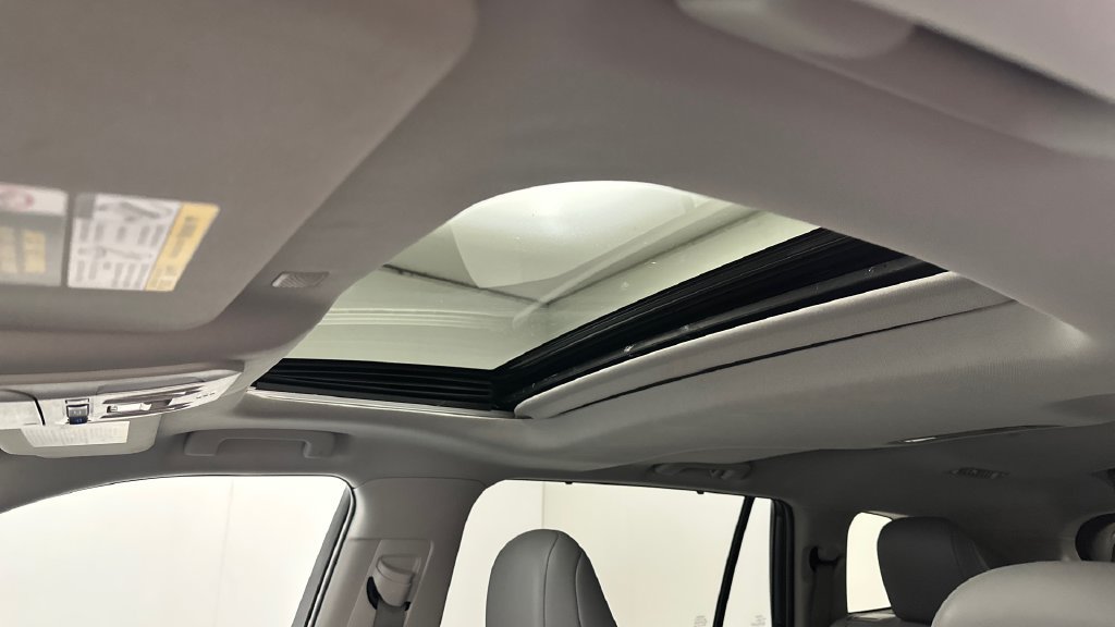 Certified 2021 Toyota Highlander XLE AWD/4WD image 19
