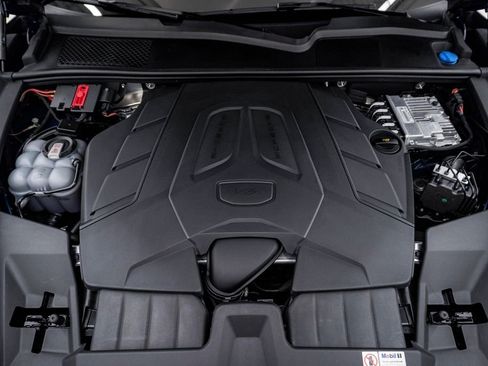 Certified 2024 Porsche Cayenne Coupe image 29