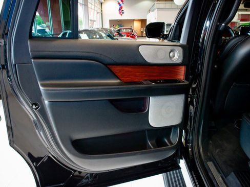 Used 2019 Lincoln Navigator L Reserve w/ Cargo Package AWD/4WD image 21