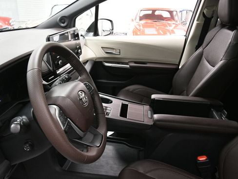 Certified 2023 Toyota Sienna Platinum AWD/4WD image 22