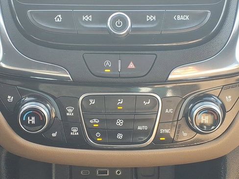 Used 2023 Chevrolet Equinox Premier image 15