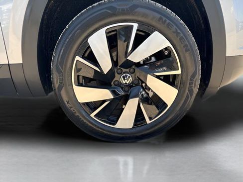 New 2025 Volkswagen Atlas Cross Sport SE image 25