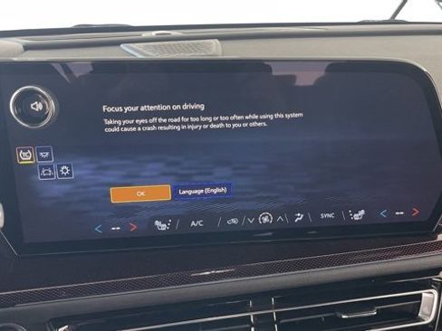 Used 2025 Chevrolet Traverse Z71 w/ Enhanced Driving Package image 41