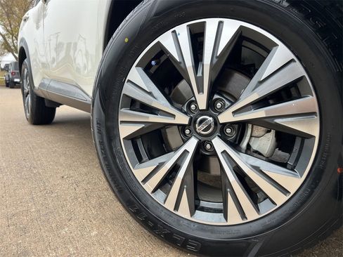 Certified 2021 Nissan Rogue SV image 8