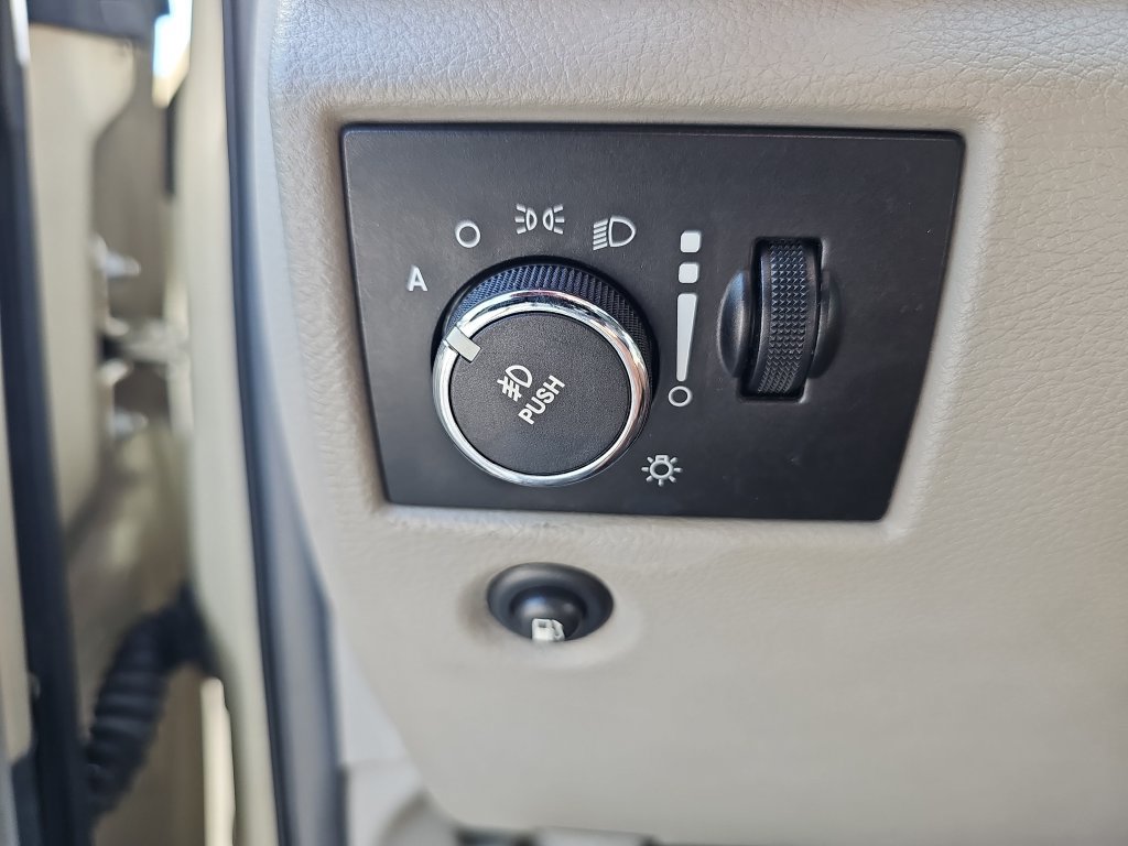 Used 2011 Jeep Grand Cherokee Laredo RWD image 35