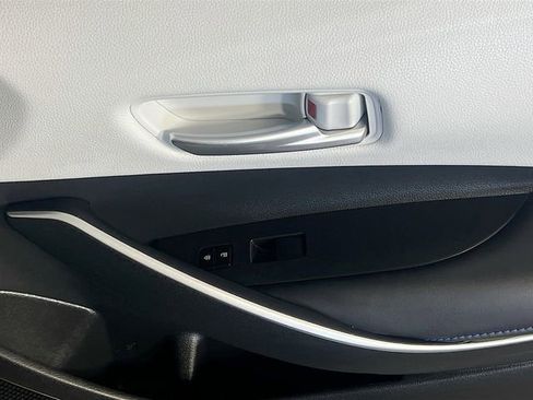 Used 2021 Toyota Corolla SE FWD image 32
