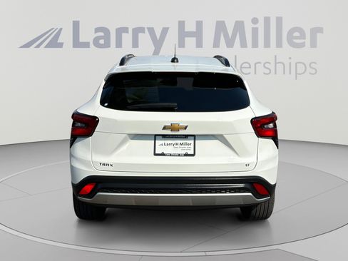 Used 2025 Chevrolet Trax LT w/ Driver Confidence Package FWD image 4