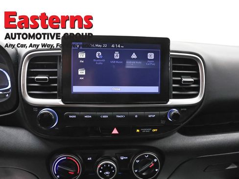 Used 2025 Hyundai Venue SE FWD image 11