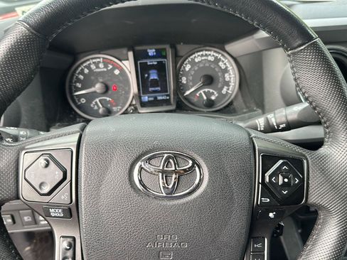 Used 2023 Toyota Tacoma TRD Off-Road w/ Technology Package AWD/4WD image 12