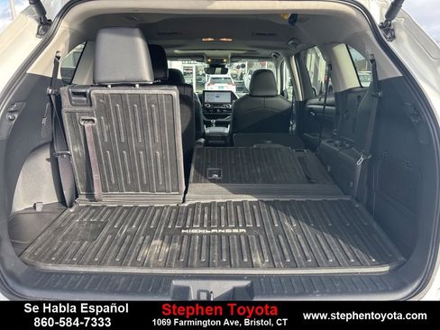 Used 2024 Toyota Highlander XLE image 32