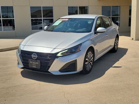 Used 2023 Nissan Altima 2.5 SV FWD image 3