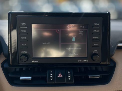 Used 2022 Toyota RAV4 XLE Premium image 15