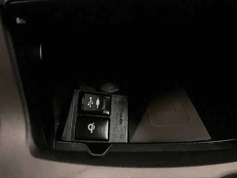 Used 2017 Toyota Camry XLE w/ Moonroof Package image 31