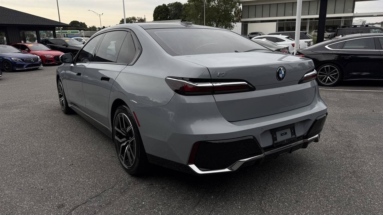 Used 2023 BMW i7 xDrive60 AWD/4WD image 12