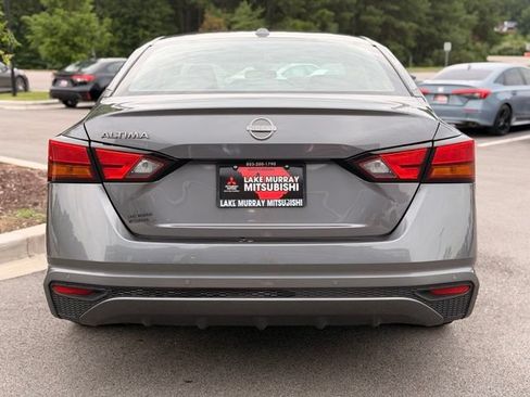 Used 2025 Nissan Altima 2.5 SV FWD image 10