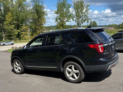 Used 2016 Ford Explorer XLT w/ Equipment Group 202A AWD/4WD image 3