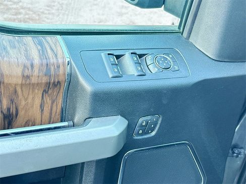 Used 2019 Ford F150 Lariat w/ Trailer Tow Package image 19