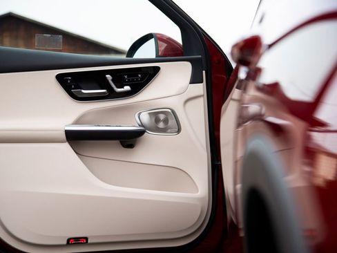 New 2026 Mercedes-Benz GLC 300 4MATIC image 9
