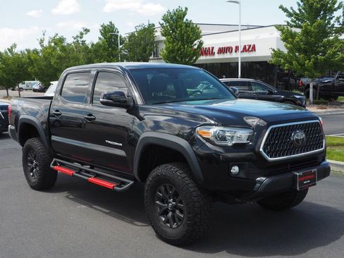Used 2018 Toyota Tacoma TRD Off-Road AWD/4WD image 9