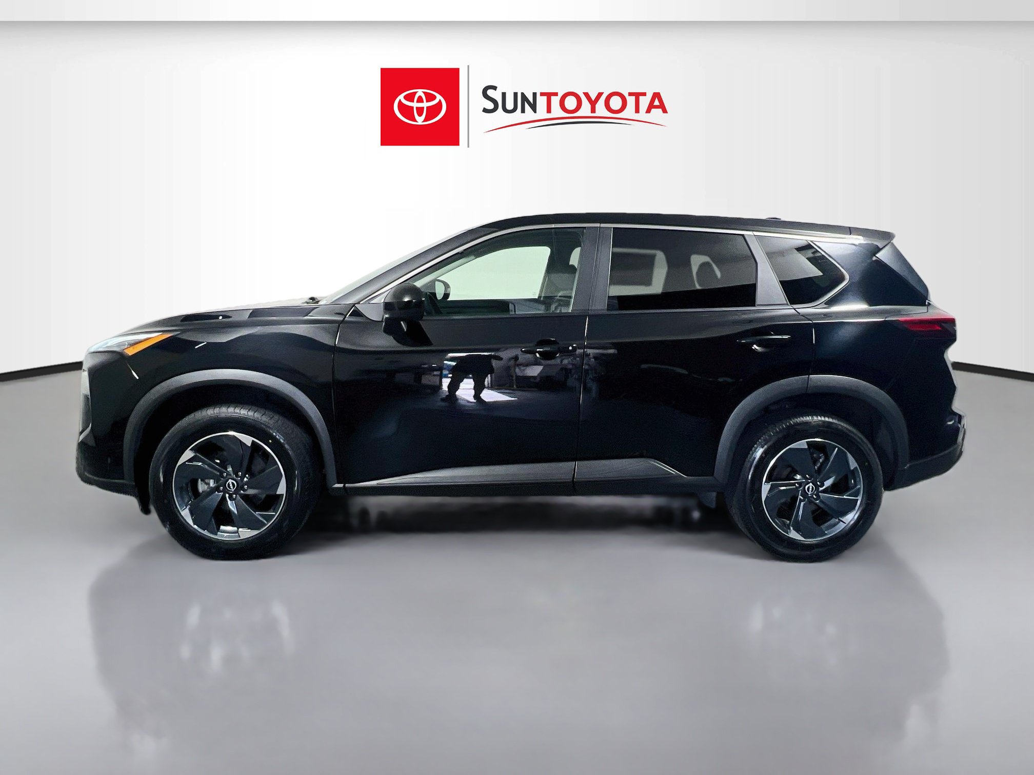 Used 2024 Nissan Rogue SV AWD/4WD image 7