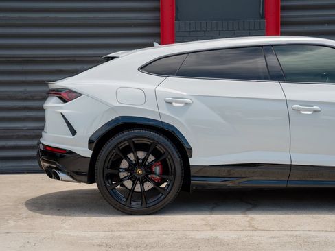 Used 2022 Lamborghini Urus AWD/4WD image 3
