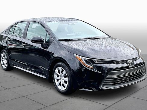 Used 2025 Toyota Corolla LE image 2