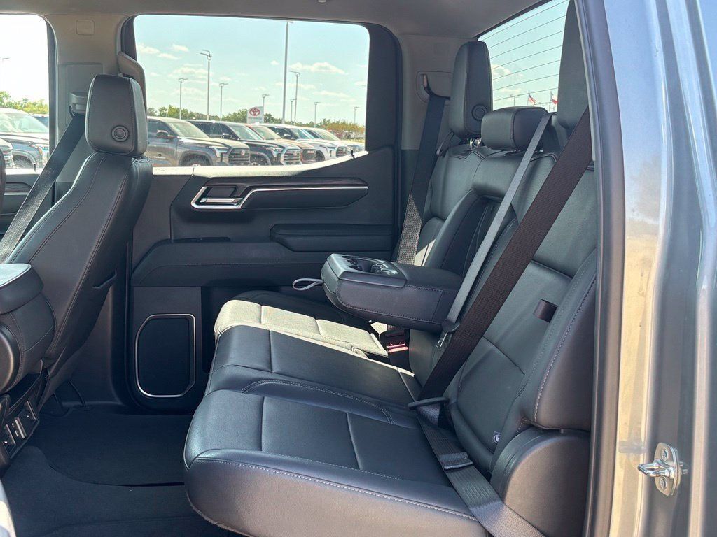 Used 2025 GMC Sierra 1500 SLT RWD image 36