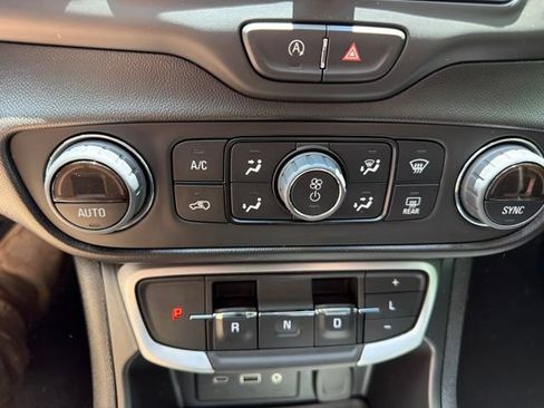 Used 2023 GMC Terrain SLE w/ Driver Convenience Package AWD/4WD image 11
