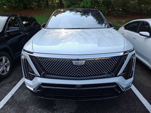 Used 2026 Cadillac Vistiq Luxury w/ LPO, Floor Liner Package AWD/4WD image 2