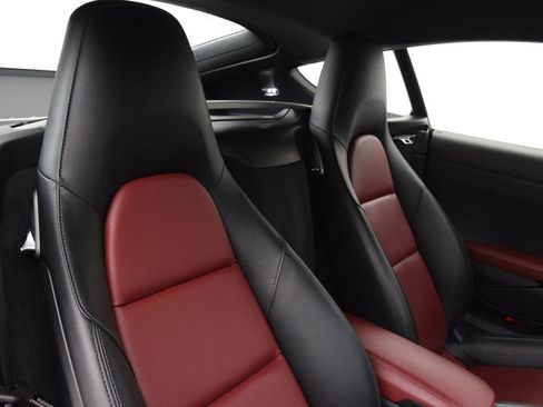 Used 2019 Porsche 718 Cayman RWD image 18