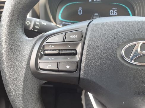 Used 2025 Hyundai Venue SE FWD image 20