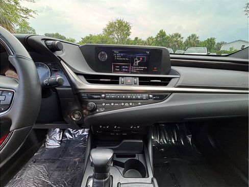 Used 2020 Lexus ES 350 w/ Premium Package FWD image 11
