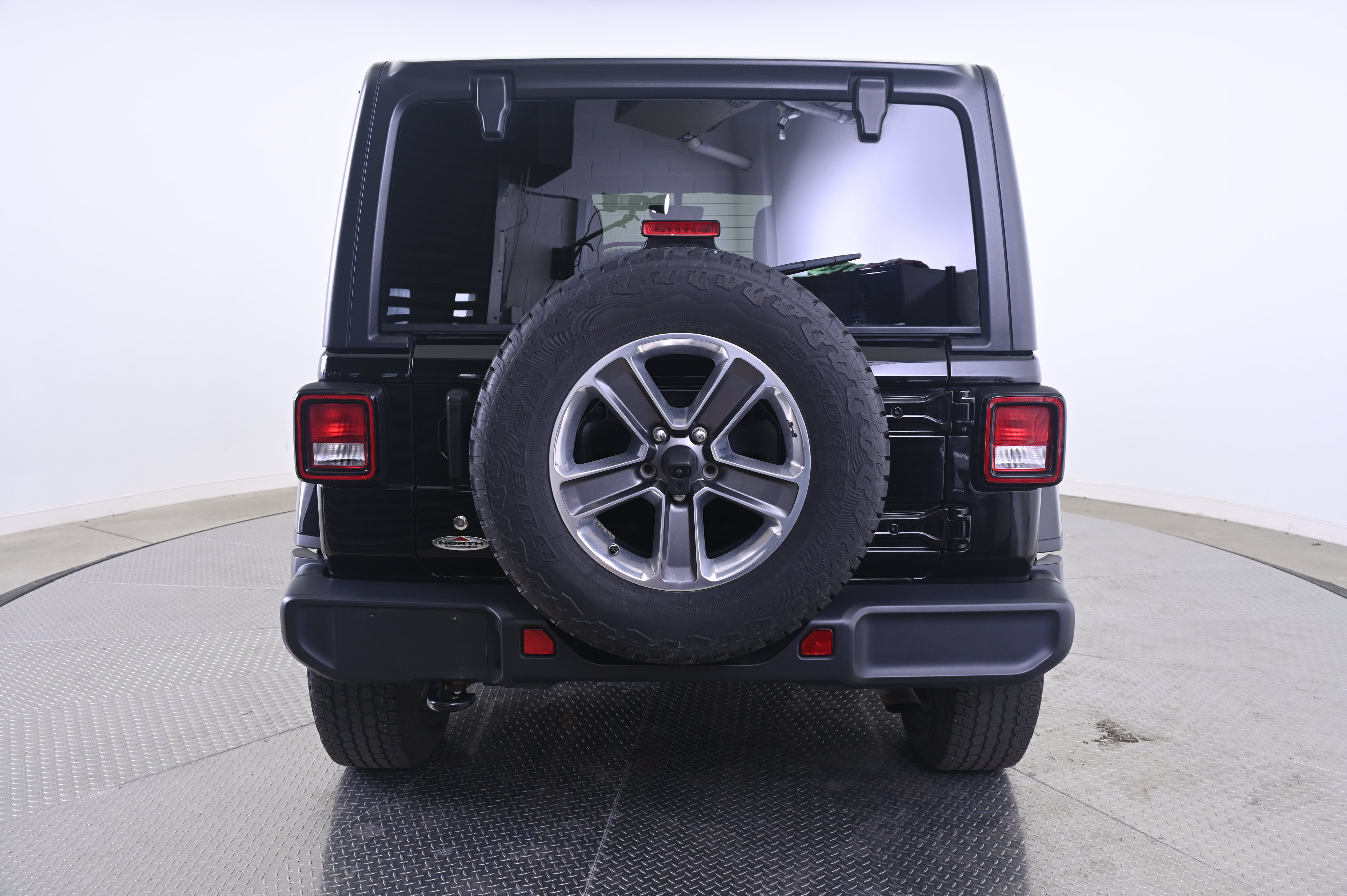 Used 2020 Jeep Wrangler Unlimited Sahara AWD/4WD image 6