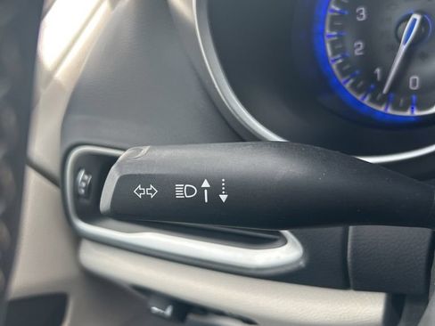 Used 2023 Chrysler Pacifica Touring-L FWD image 28