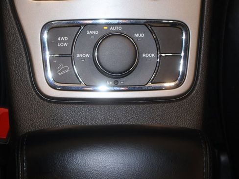 Used 2020 Jeep Grand Cherokee Limited image 32