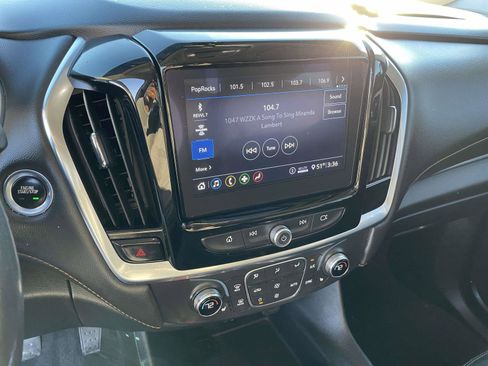 Used 2020 Chevrolet Traverse LT image 19