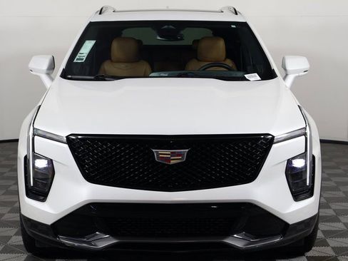 Used 2024 Cadillac XT4 Sport FWD image 2