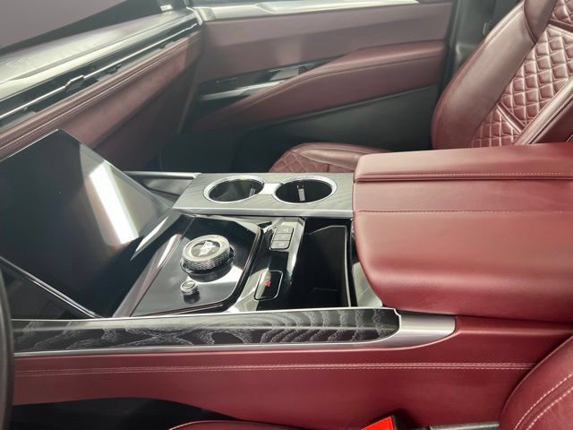 Used 2026 Cadillac Escalade Luxury w/ LPO, Floor Liner Package AWD/4WD image 16