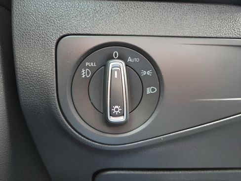 Used 2020 Volkswagen Tiguan SE R-Line image 26