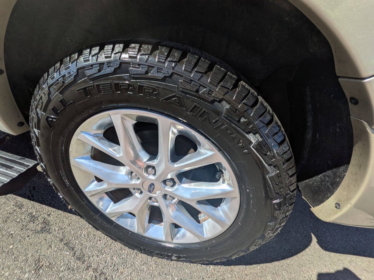 Used 2017 Ford Expedition Limited w/ Equipment Group 301A AWD/4WD image 9