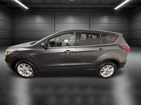 Used 2019 Ford Escape SE image 3