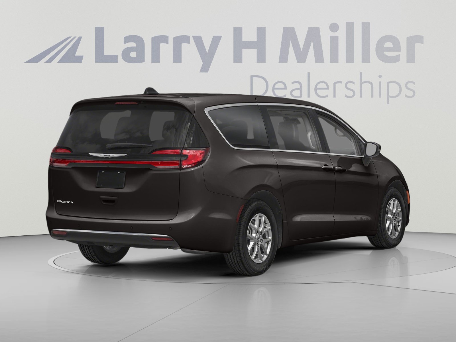 Used 2023 Chrysler Pacifica Limited FWD image 2