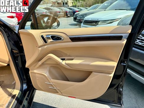 Used 2016 Porsche Cayenne GTS AWD/4WD image 30