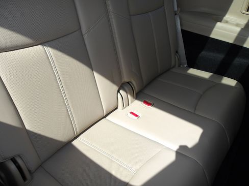 Used 2020 Nissan Pathfinder Platinum w/ Cargo Package image 10