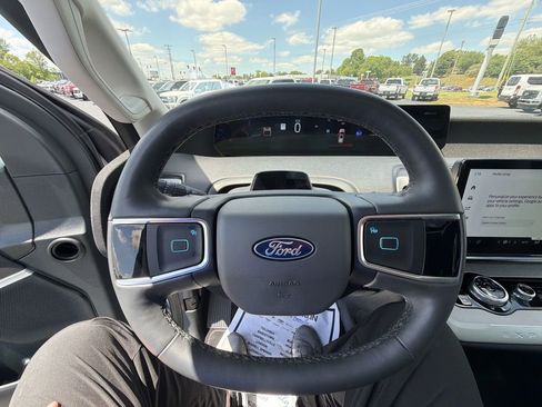 Used 2025 Ford Expedition Max Active AWD/4WD image 20