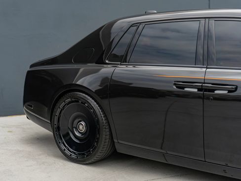 Used 2018 Rolls-Royce Phantom Sedan RWD image 32