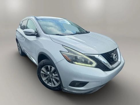 Used 2018 Nissan Murano SV FWD image 2
